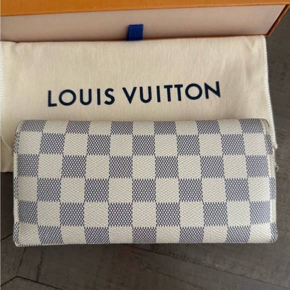 Louis Vuitton Josephine Wallet - Picture 2 of 9